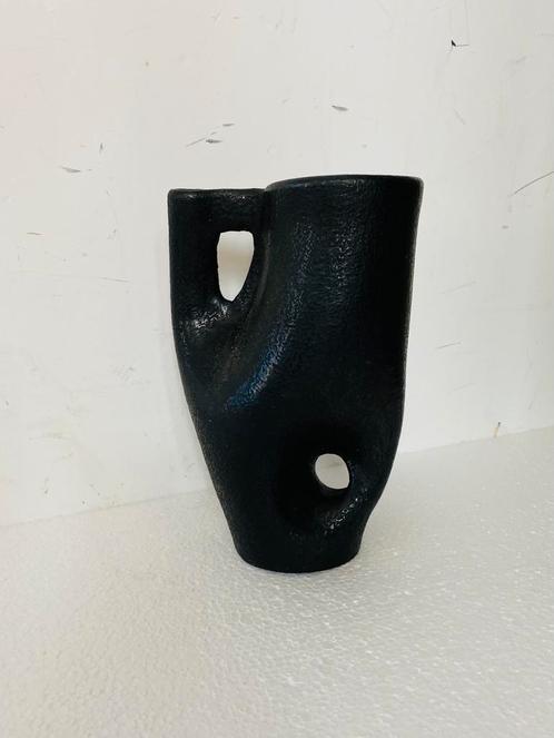 Zwart keramiek sier-vaas met gaten , jaren 80, Huis en Inrichting, Woonaccessoires | Vazen, Gebruikt, Zwart, Minder dan 50 cm