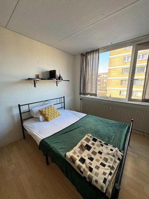 Metal Bed Frame + Mattress (Only 5 monts old), Huis en Inrichting, Slaapkamer | Bedden, Zo goed als nieuw, Tweepersoons, 140 cm