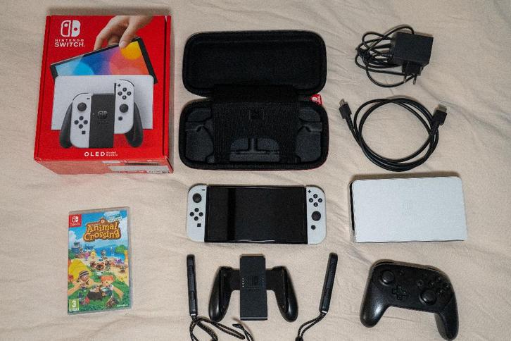 Nintendo Switch Oled, Animal Crossing, Switch Pro Controller, Spelcomputers en Games, Spelcomputers | Nintendo Switch, Zo goed als nieuw