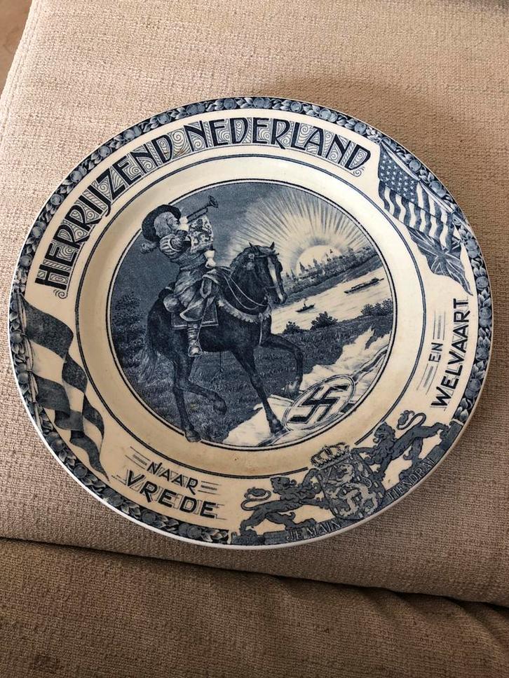 Herdenkingsbord Herrijzend Nederland, Antiek en Kunst, Antiek | Wandborden en Tegels, Ophalen of Verzenden