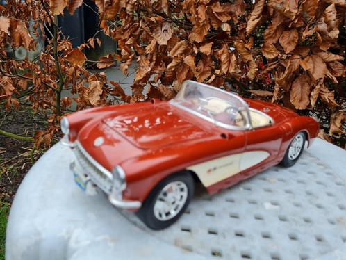 1:18 Chevrolet Corvette C1 uit 1957  Burago, Hobby en Vrije tijd, Modelauto's | 1:24, Zo goed als nieuw, Auto, Bburago, Ophalen of Verzenden