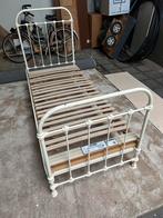 Oud Frans kinderbed, Antiek en Kunst, Antiek | Meubels | Bedden, Ophalen of Verzenden