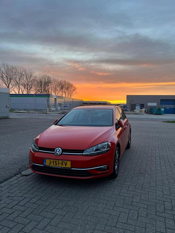 Volkswagen Golf 7  1.0 TSI 110pk 2017 Rood SOUND uitvoering, Auto's, Volkswagen, Particulier, Golf, ABS, Apple Carplay, Bluetooth