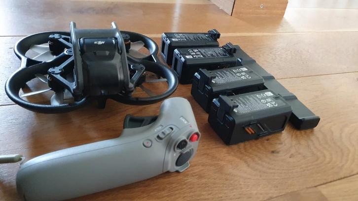 DJI avata, 4 accu's en motion controller, Caravans en Kamperen, Luchtpompen, Zo goed als nieuw, Ophalen of Verzenden
