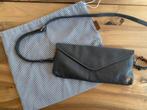 Berba leren schouder /pols /enveloppen tas, Sieraden, Tassen en Uiterlijk, Tassen | Damestassen, Ophalen, Zo goed als nieuw, Schoudertasje