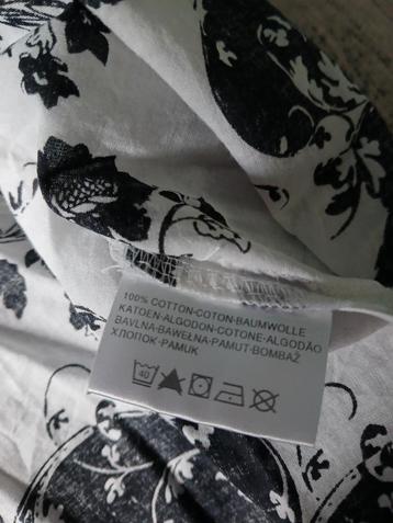 Zwart/ witte tuniek.  Maat XXXL.  beschikbaar voor biedingen