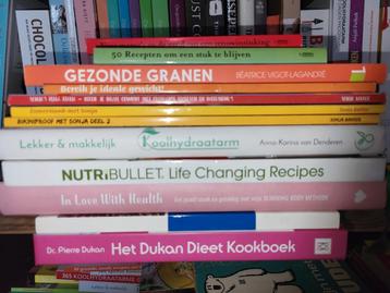 Stapel kookboeken,  gezond, koolhydraatarm, dukan, sonja bak beschikbaar voor biedingen