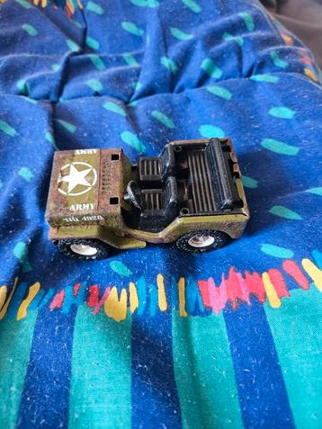 Leuk leger auto met roest beschikbaar voor biedingen