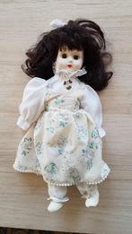 Antieke porceleine pop 32cm x 15cm, Verzamelen, Poppen, Ophalen of Verzenden, Pop