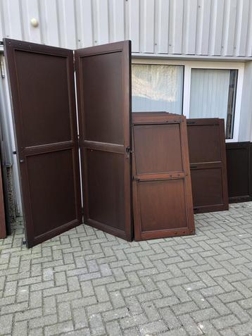 Set van 21 massief meranti raamluiken beschikbaar voor biedingen