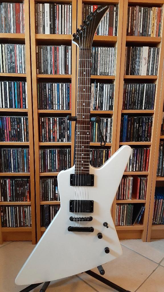 Epiphone Explorer 1984 Alpine White, Muziek en Instrumenten, Snaarinstrumenten | Gitaren | Elektrisch, Zo goed als nieuw, Solid body