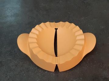 Tupperware empanada /deeg  hapjes maker/quickbite nieuwstaat beschikbaar voor biedingen
