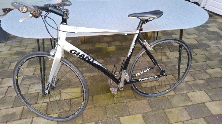 Giant racefiets, recht stuur, uitverkoop!!!, Fietsen en Brommers, Fietsen | Heren | Sportfietsen en Toerfietsen, Zo goed als nieuw