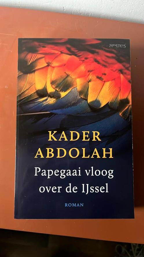 Kader Abdolah - Papegaai vloog over de Ijssel, Boeken, Literatuur, Nieuw, Nederland, Ophalen of Verzenden