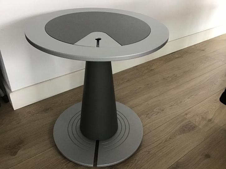 Leolux design bijzettafel., Huis en Inrichting, Tafels | Bijzettafels, Zo goed als nieuw, Rond, Minder dan 55 cm, Hout, Ophalen