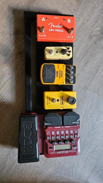 Diverse (bas)gitaar effecten. beschikbaar voor biedingen