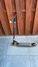 2 steps en 1 elektrische step (defect) met lader, Fietsen en Brommers, Steps, Ophalen, Gebruikt, Elektrische step (E-scooter)