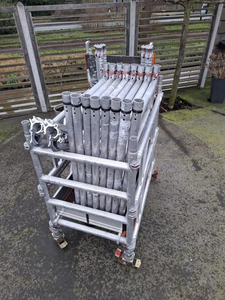 Altrex Mi-tower, 6m20, Doe-het-zelf en Verbouw, Steigers, Zo goed als nieuw, Rolsteiger of Kamersteiger, 5 meter of hoger, Ophalen of Verzenden