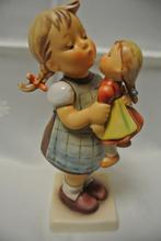 Vintage Hummel Goebel meidje met haar popje, Verzamelen, Ophalen of Verzenden, Zo goed als nieuw, Hummel