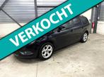 Ford Focus Wagon 1.6 Comfort trekhaak nieuwe distributie APK, Gebruikt, Zwart, 4 cilinders, 635 kg