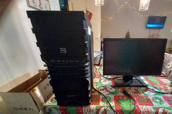 Pc en monitor te koop, Computers en Software, Desktop Pc's, Gebruikt, 3 tot 4 Ghz, 8 GB, Gaming, Ophalen
