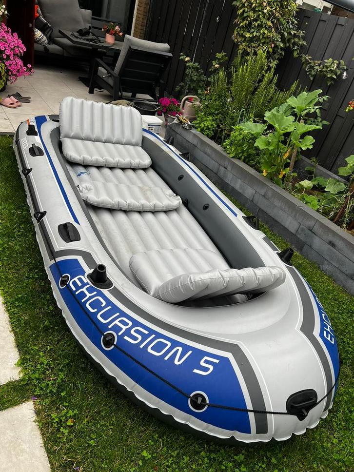 Intex Excursion 5 Boot Inclusief peddels en pomp, Watersport en Boten, Kano's, Gebruikt, Overige typen, Drie personen of meer