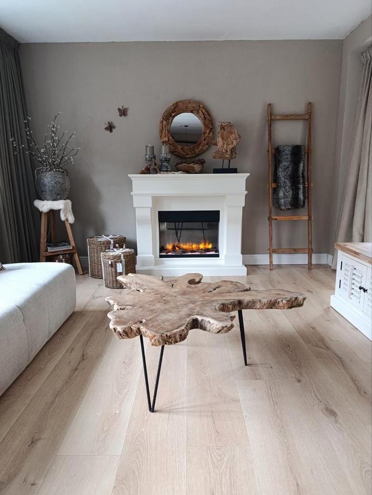 Boomschijf salontafel met schors en mat zwart metalen poten, Huis en Inrichting, Tafels | Salontafels, Nieuw, Minder dan 50 cm