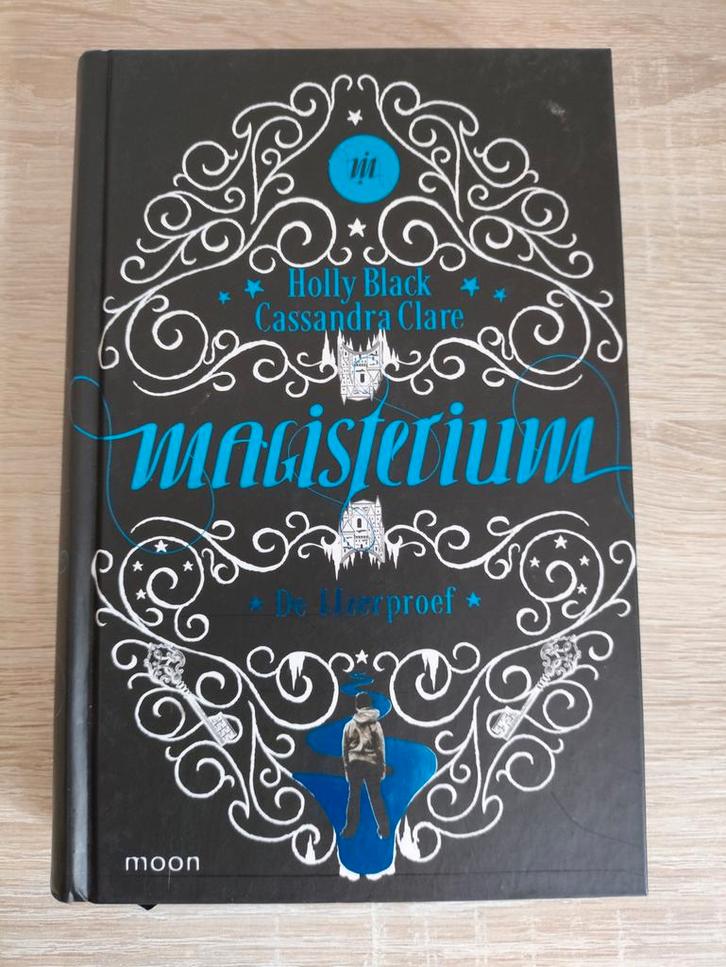 Cassandra Clare - Magisterium boek 1 - De IJzerproef, Boeken, Kinderboeken | Jeugd | 10 tot 12 jaar, Zo goed als nieuw, Ophalen