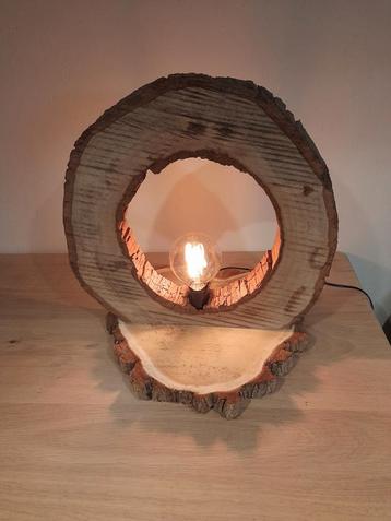 Houten Tafellamp - Uniek Design beschikbaar voor biedingen