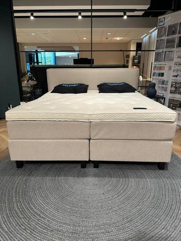 Luxe Pullman boxspring in beige fijn geweven stof 180x200 cm beschikbaar voor biedingen