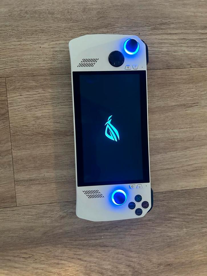 ASUS ROG Ally Z1 Extreme + Accessoires, Spelcomputers en Games, Spelcomputers | Overige, Zo goed als nieuw, Ophalen