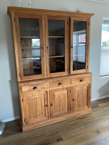 Teak houten buffetkast beschikbaar voor biedingen