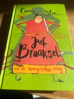 Juf Braaksel en de magische ring - Carry Slee, Ophalen of Verzenden, Gelezen, Fictie algemeen