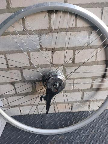 Diverse wielen en/of velgen  beschikbaar voor biedingen