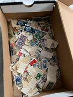 Mega doos vol met postzegels uit Frankrijk niets uitgezocht, Postzegels en Munten, Buitenland, Verzenden