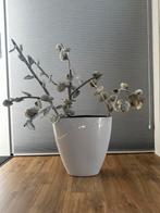 Grote moderne vaas met decoratie, Huis en Inrichting, Woonaccessoires | Vazen, Ophalen, Zo goed als nieuw, Wit, Minder dan 50 cm