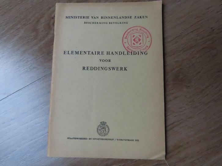 boekje Bescherming Bevolking: Elem. Handl. Reddingswerk 1952, Verzamelen, Militaria | Algemeen, Landmacht, Boek of Tijdschrift