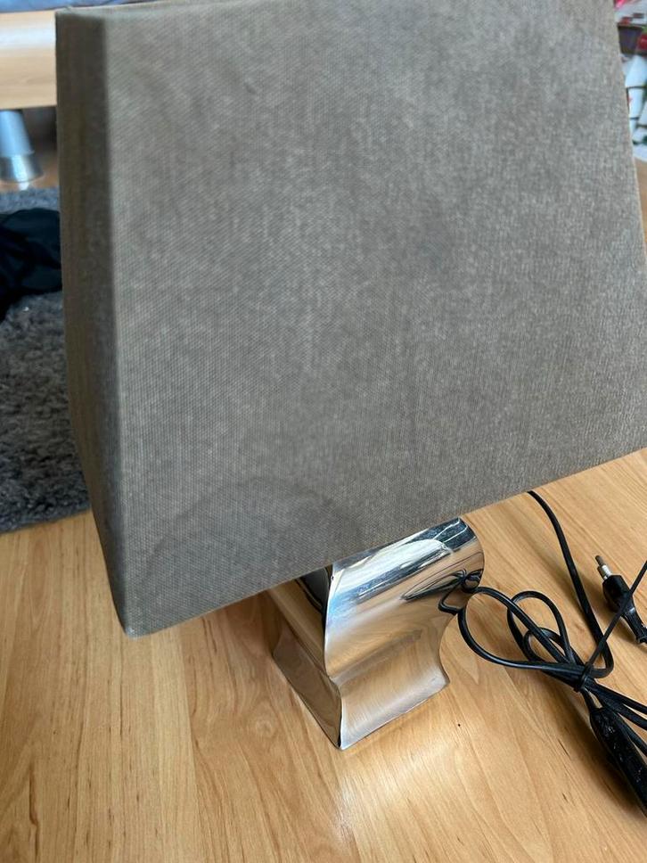 Stijlvolle Tafellamp met Grijze Kap, Huis en Inrichting, Lampen | Vloerlampen, Gebruikt, Minder dan 100 cm, Stof, Ophalen of Verzenden