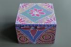 houten doosje Indonesië vierkant hout beschilderd stippen, Nieuw, Ophalen of Verzenden