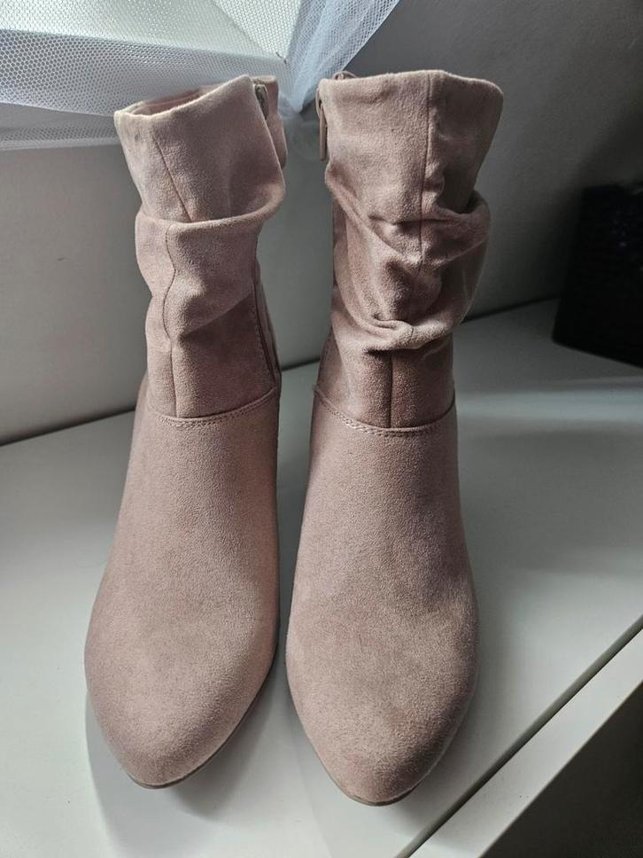 Roze enkellaarsjes met hak maat 40, Kleding | Dames, Schoenen, Zo goed als nieuw, Schoenen met hoge hakken, Roze, Ophalen of Verzenden