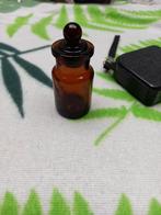 Oud vintage klein van bruin glas gemaakt medicijnflesje., Verzamelen, Glas en Borrelglaasjes, Ophalen of Verzenden, Gebruikt, Overige typen