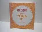B.K.S. Iyengar				Light on the Yoga, Boeken, Ophalen of Verzenden, Zo goed als nieuw, Meditatie of Yoga, Instructieboek