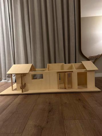 Schuurwoning poppenhuis beschikbaar voor biedingen