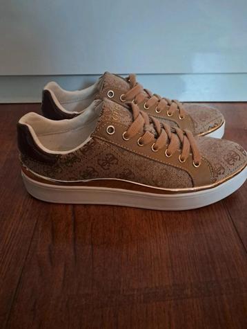 Zo goed als nieuw Guess sneakers dames  beschikbaar voor biedingen