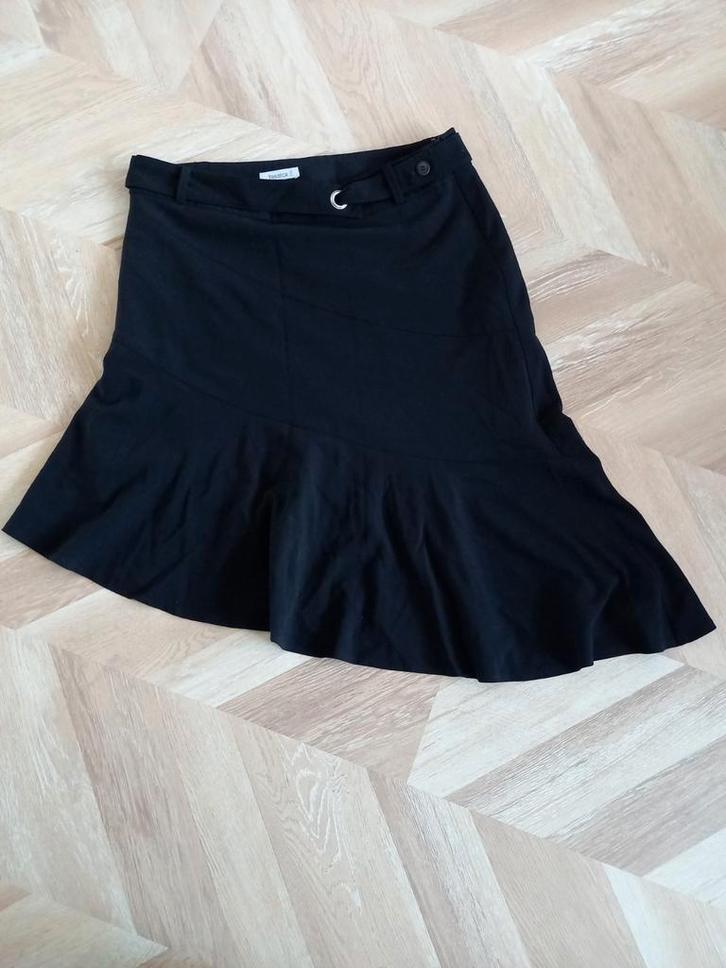 Mooie zwarte a lijn rok maat 40/42, Kleding | Dames, Rokken, Zo goed als nieuw, Maat 38/40 (M), Zwart, Boven de knie, Ophalen of Verzenden