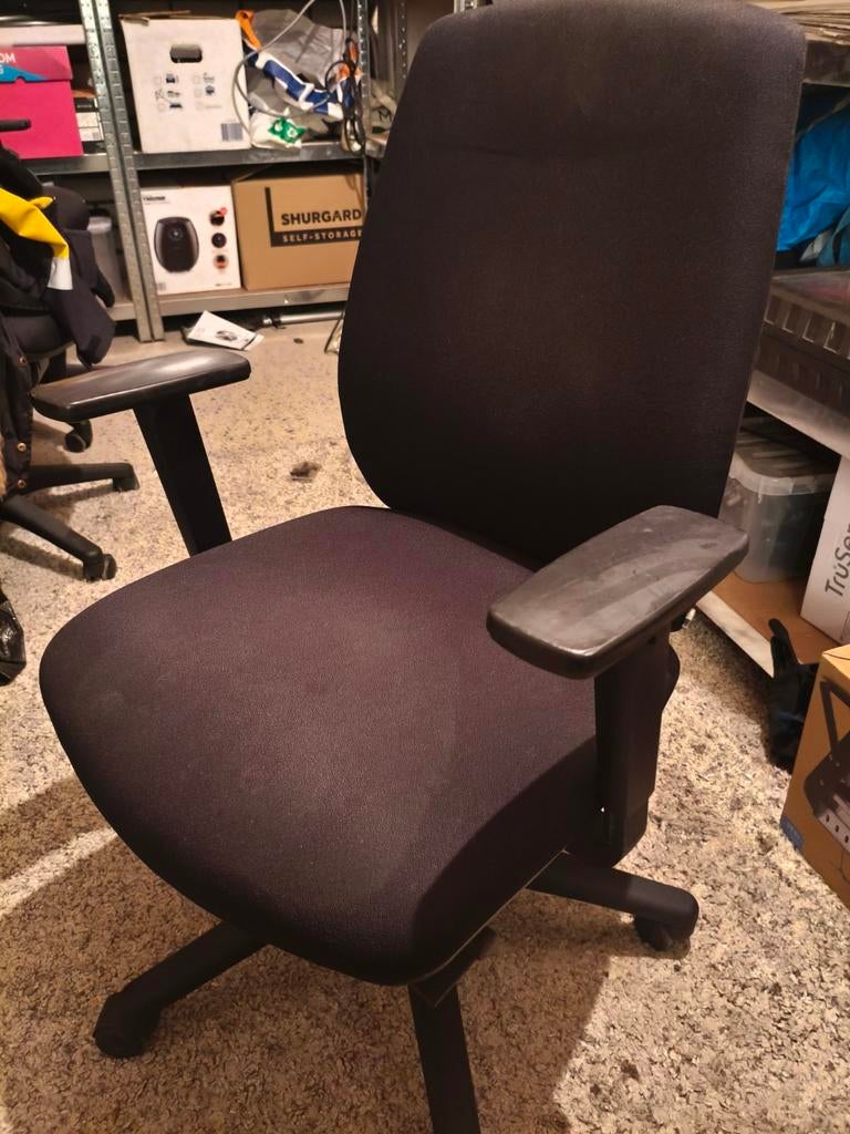 Twee Sitland bureaustoelen - Zeer verstelbaar en comfortabel, Ophalen, Zwart, Zo goed als nieuw, Bureaustoel