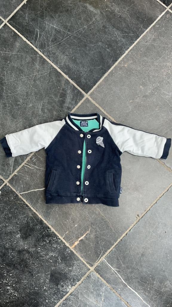 Vest Mister Cool kind 18 maanden, Kinderen en Baby's, Kinderkleding | Maat 104, Ophalen of Verzenden, Gebruikt, Jongen, Trui of Vest