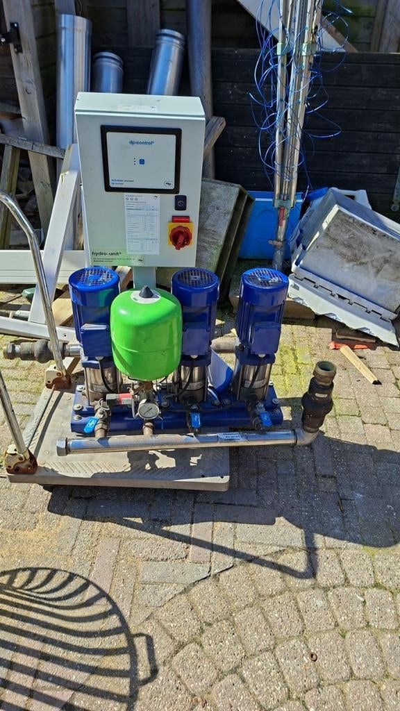 Goed werkende 3-pomps hydrofoor installatie, Ophalen, Gebruikt