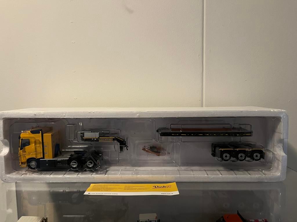 WSI Volvo FH4 Vink met dieplader, Hobby en Vrije tijd, Modelauto's | 1:50, Ophalen of Verzenden, Zo goed als nieuw, Bus of Vrachtwagen