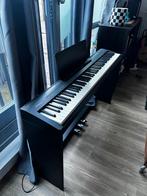 Roland FP-30 Digitale Piano met Onderstel en Pedalenset, Muziek en Instrumenten, Ophalen, Zwart, Digitaal, Zo goed als nieuw